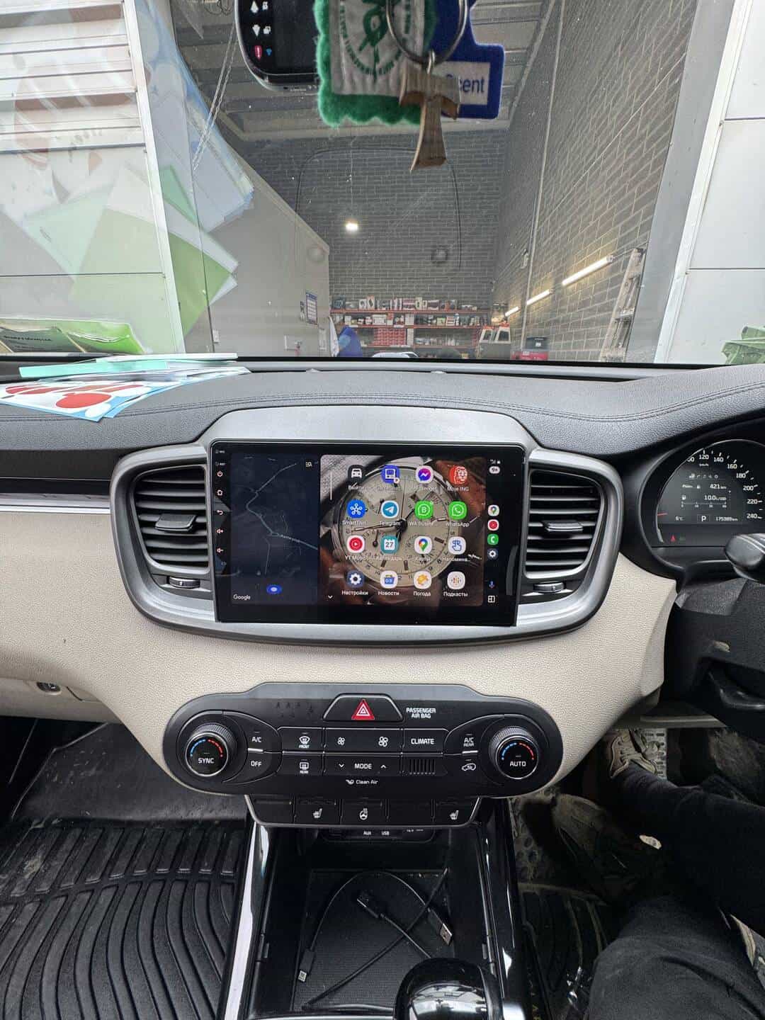 Android car radio with CarPlay system installed in a vehicle dashboard.