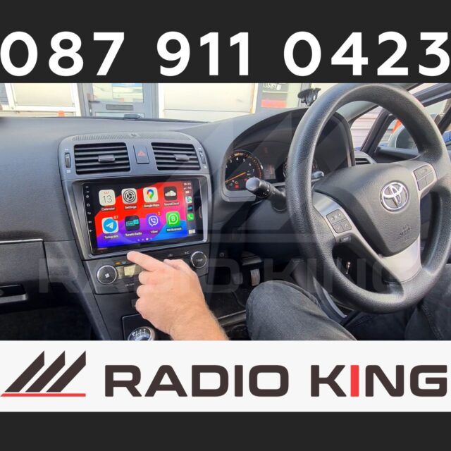 Android car radio with CarPlay system inside a vehicle dashboard.