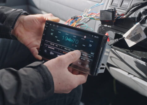 Android car radio system with CarPlay integration for seamless in-car entertainment.