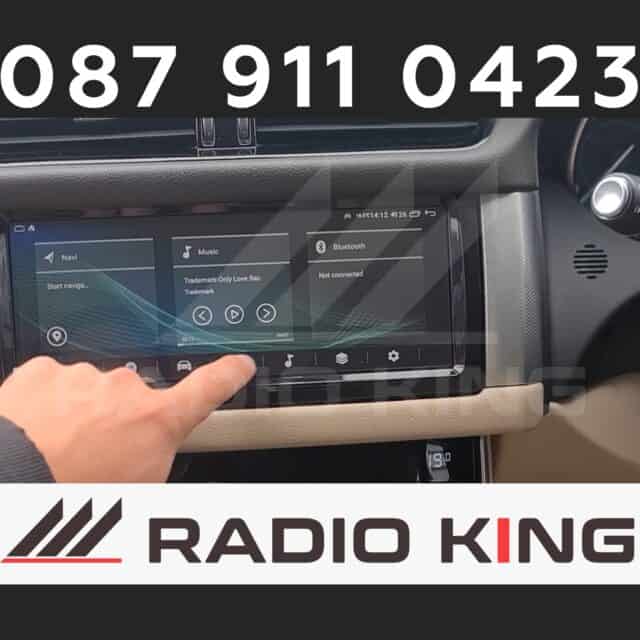 087 911 0423, Android car radio with CarPlay system installed in a vehicle.