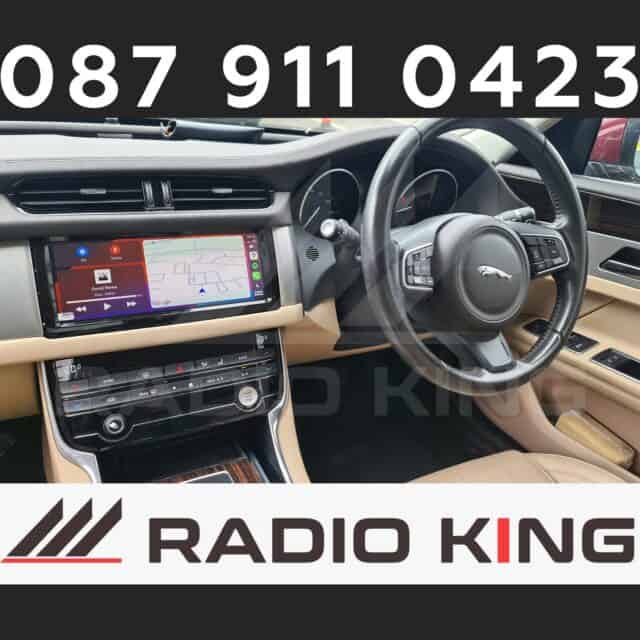 Android car radio system with touchscreen display and CarPlay integration for vehicles.