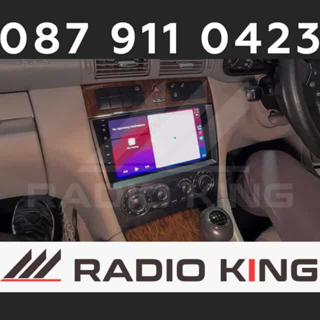 087 911 0423 - Android car radio with CarPlay system for seamless smartphone integration in vehicles.