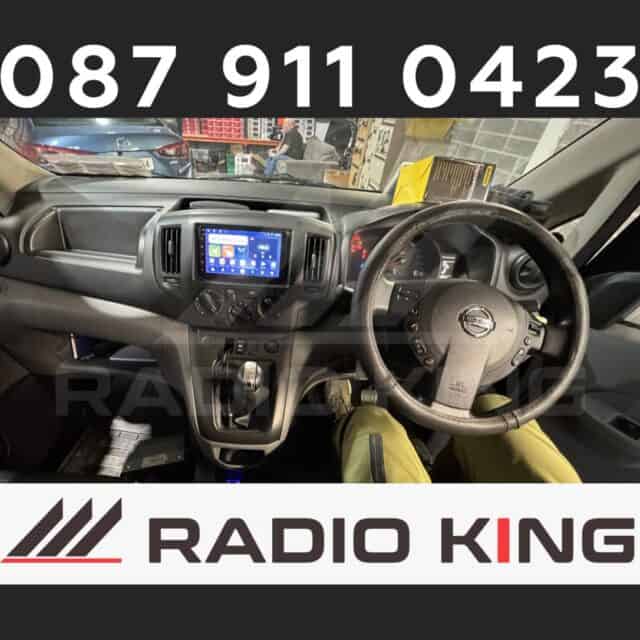 Android car radio system with touchscreen display and Apple CarPlay integration.