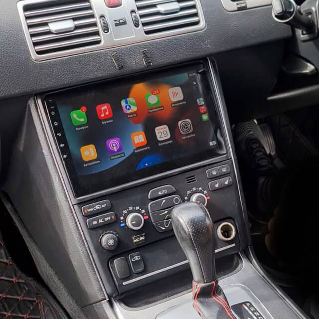 Android car radio display with Apple CarPlay interface in a vehicle dashboard.