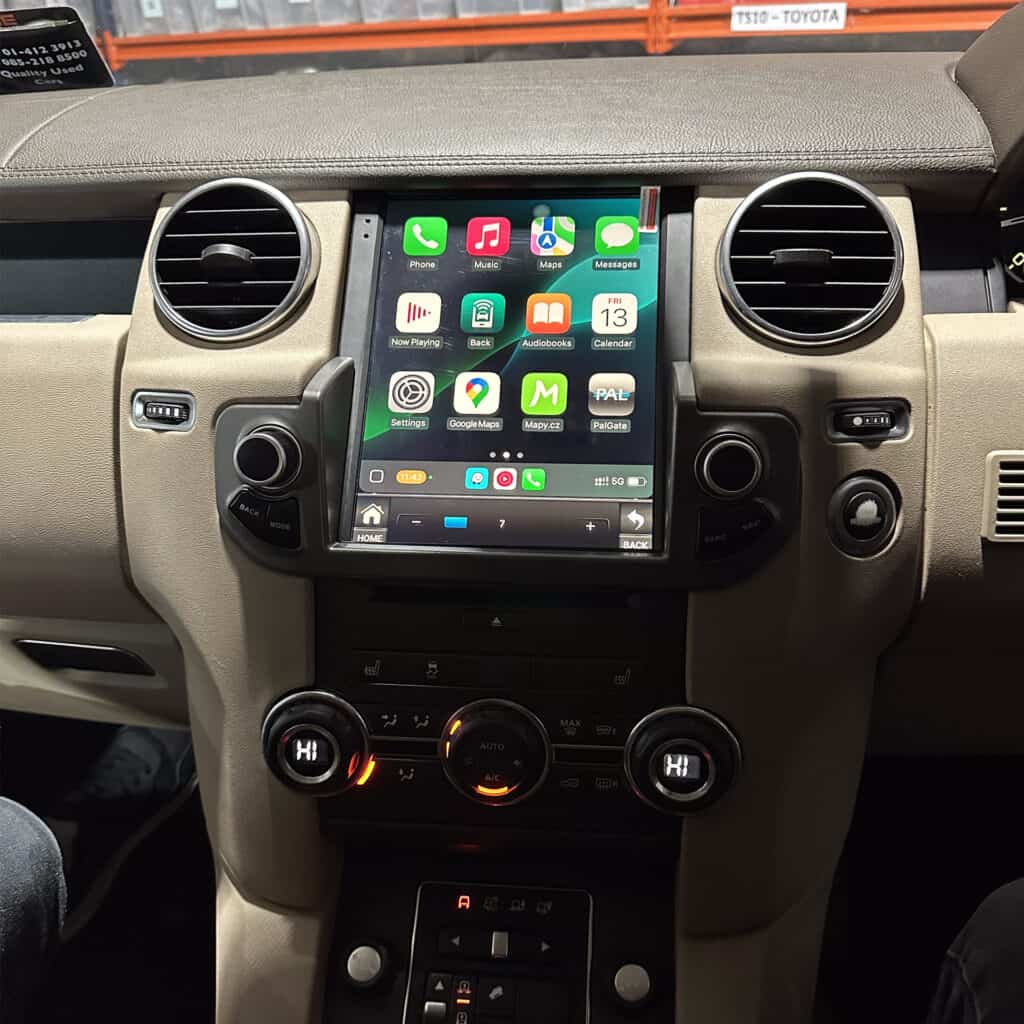 Android car stereo system with Apple CarPlay showing popular apps on a car dashboard.