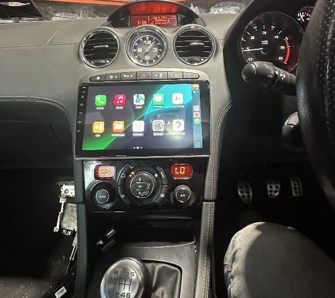 Android Car Radio touchscreen with CarPlay system installed in a vehicle dashboard, enhanced multimedia and connectivity features.