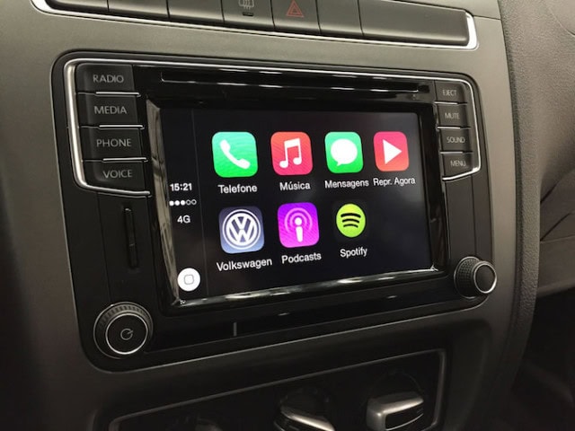 High-quality Android car radio system with CarPlay and touchscreen interface for Ford vehicles.